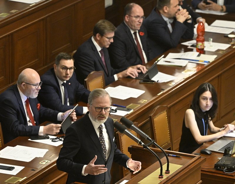 Fialova vláda dnes dopoledne schválí demisi, povládne do vzniku nového kabinetu