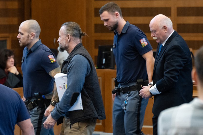 Hradecký soud rozhodne v kauze vraždy podnikatele, mezi obžalovanými je advokát