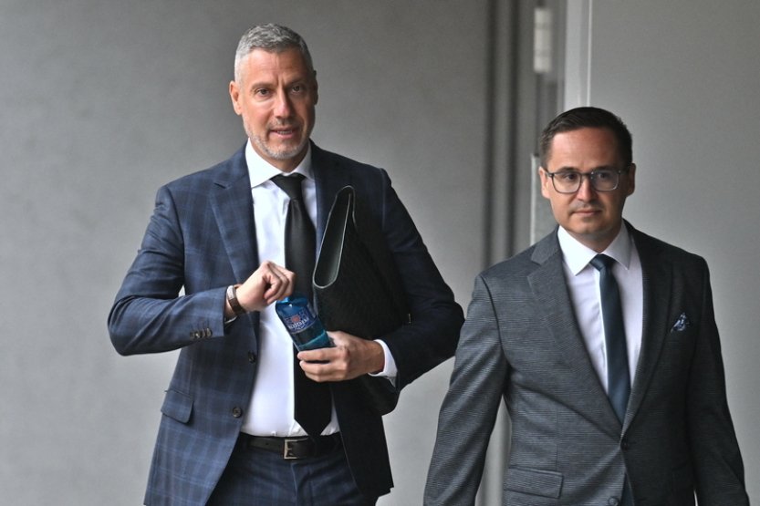 Policisté v další větvi Dozimetru obvinili 17 lidí a firem, znovu Redla či Kosa