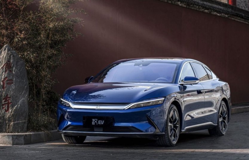 Čínský výrobce aut BYD se poprvé dostal mezi deset největších automobilek světa