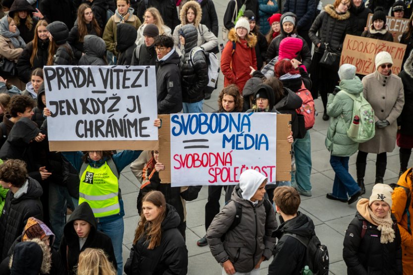 Ostravští gymnazisté si připomněli výročí kolážemi textů na téma Svědectví