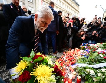 Na Národní třídu přišel Pavel, lidé tleskali, děkovali mu, někteří ho kritizovali