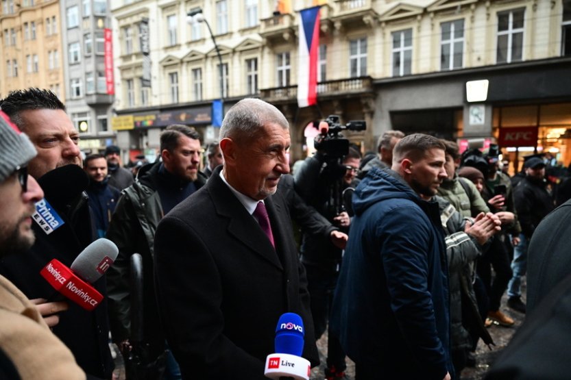 Babiše přivítal na Národní třídě pískot a výkřiky Hanba či StB