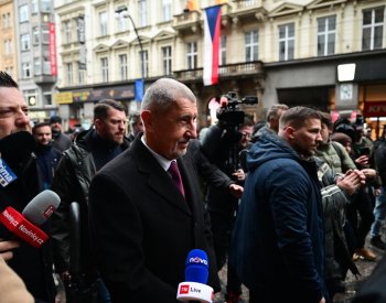 Babiše přivítal na Národní třídě pískot a výkřiky Hanba či StB