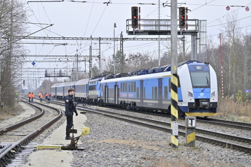 Na Českobudějovicku se ráno srazily dva vlaky, desítky lidí se zranily