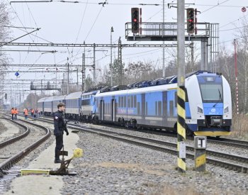 Na Českobudějovicku se ráno srazily dva vlaky, desítky lidí se zranily