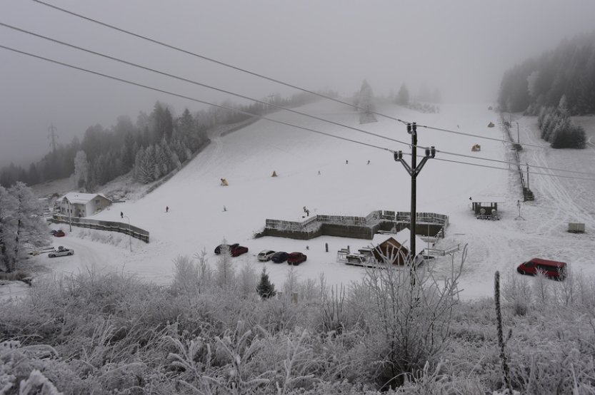 V Jeseníkách začne lyžařská sezona příští pátek, vleky spustí jako první Branná
