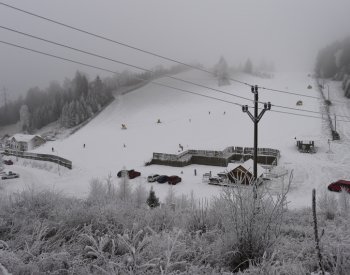 V Jeseníkách začne lyžařská sezona příští pátek, vleky spustí jako první Branná