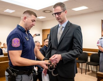 Muž obžalovaný ze znásilnění osmi žen dnes vinu u hradeckého soudu odmítl