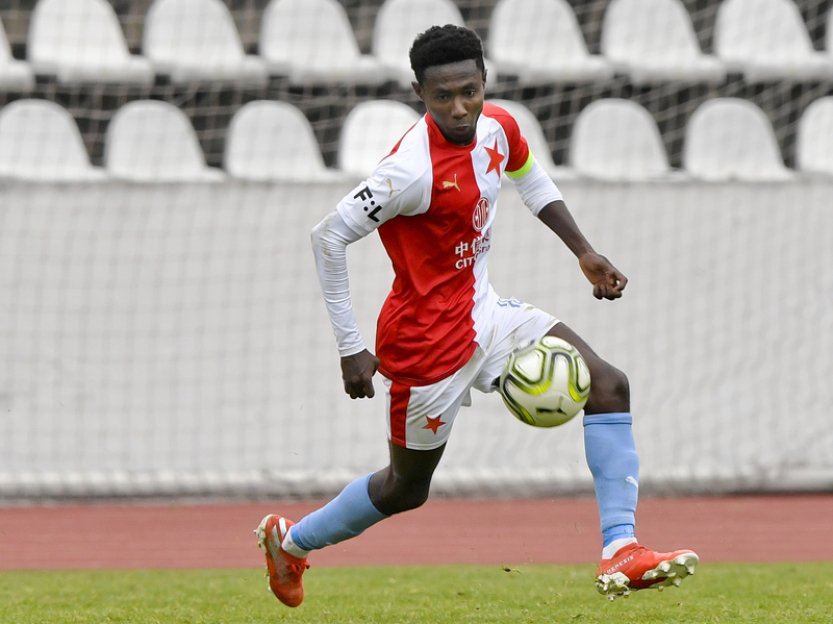 Fotbalista Oscar prodloužil smlouvu se Slavií až do 30. června 2027