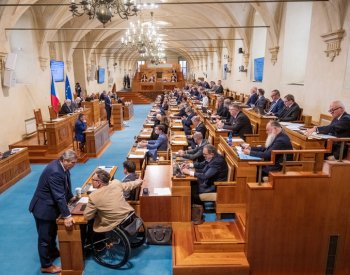 V Senátu se poprvé od sněmovních voleb sejdou vedení obou parlamentních komory