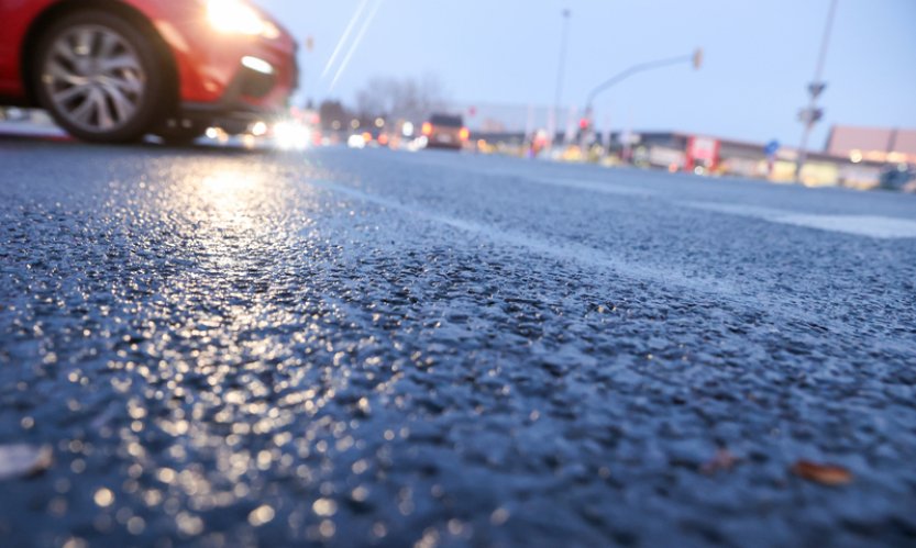 O víkendu nadále hrozí náledí a tvorba ledovky