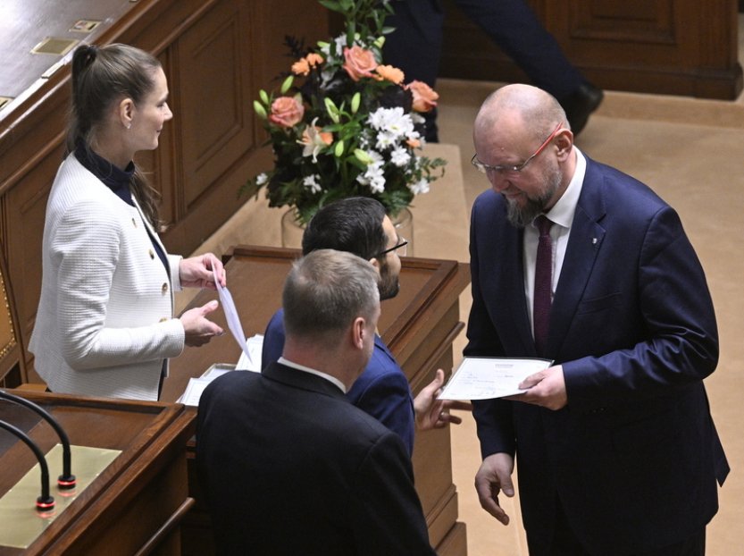 Sněmovna nezvolila Žáčka a Bartoška do čela dvojice kontrolních komisí