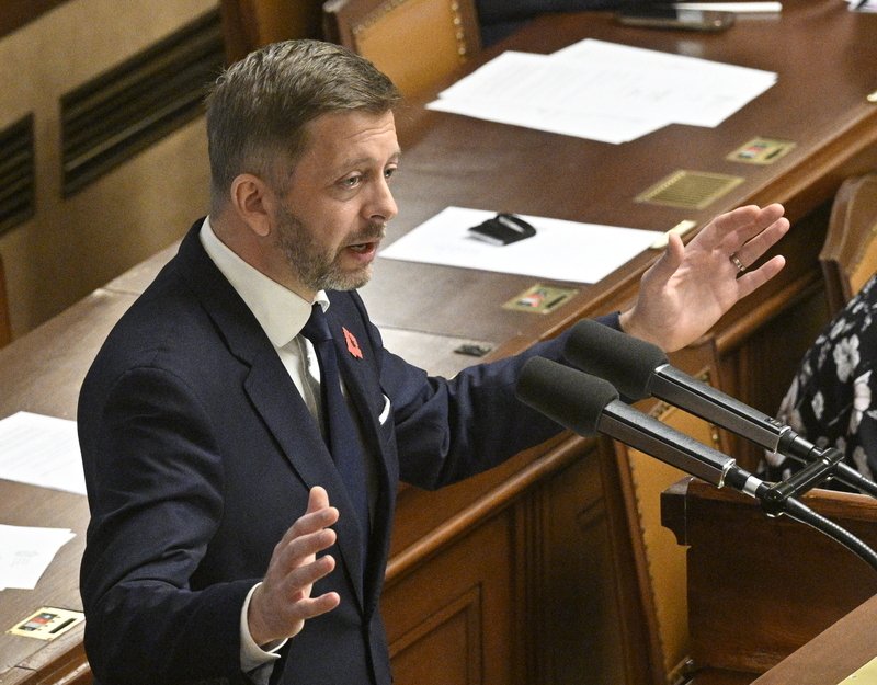 Končící koalice kritizuje, že poslanci mají chybět na Transatlantickém fóru