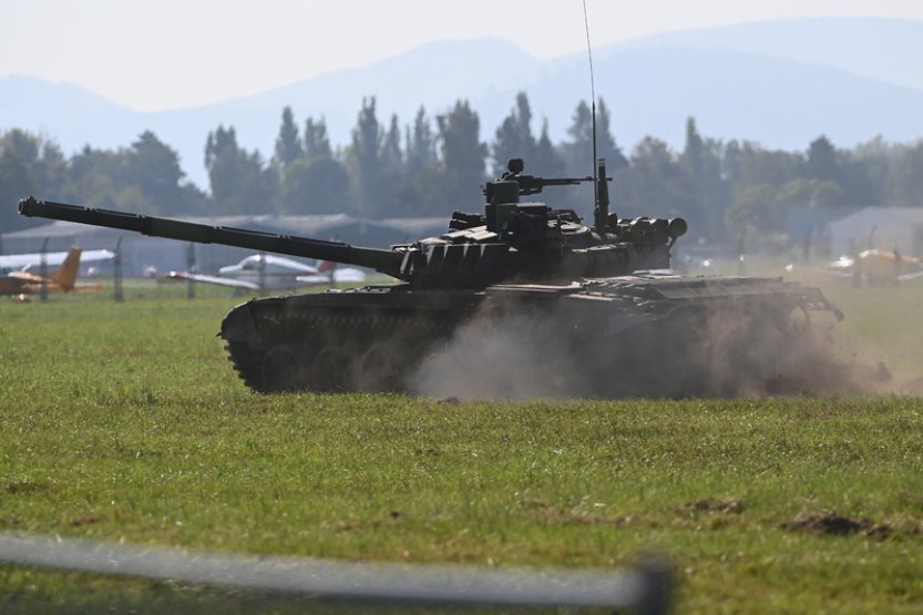 Obrana neplánuje pokračovat v modernizaci tanků T-72, řekla Černochová