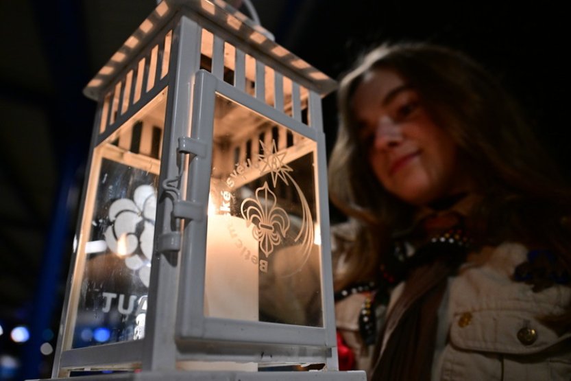 Skauti přivezli z Lince do Brna betlémské světlo, rozvezou je za týden