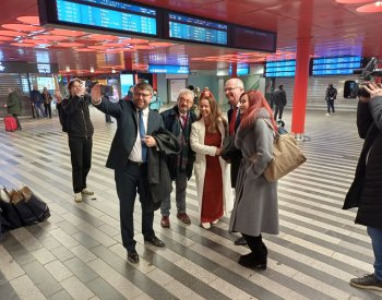 Členové sněmovní opozice odjeli na Slovensko