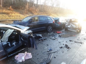 Na D1 na Vysočině se stala hromadná nehoda, tvoří se dlouhá kolona