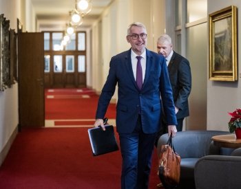 Náměstky Metnara na vnitru jsou jeho bývalí pracovníci z obrany Klučka a Mach