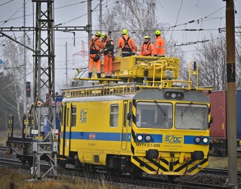 Krádež kabelů omezila provoz vlaků v Praze, zpoždění až 90 minut