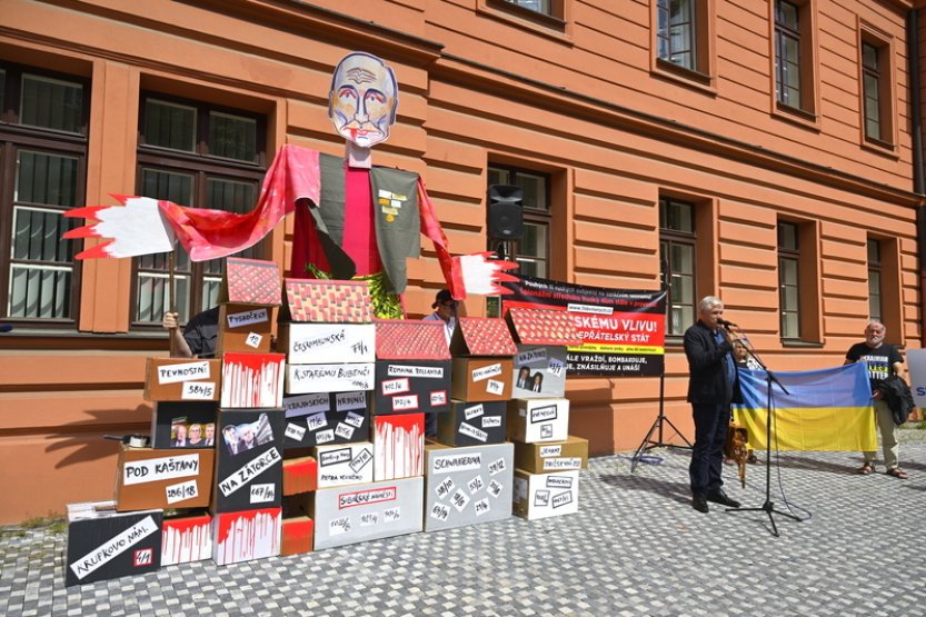 Odvolací soud potvrdil, že Kaputin nespáchal namalováním vlajky trestný čin