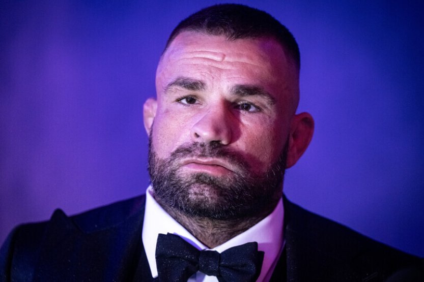 Novinky: Policie zasahovala v domě zápasníka Vémoly, zadržela tři lidi