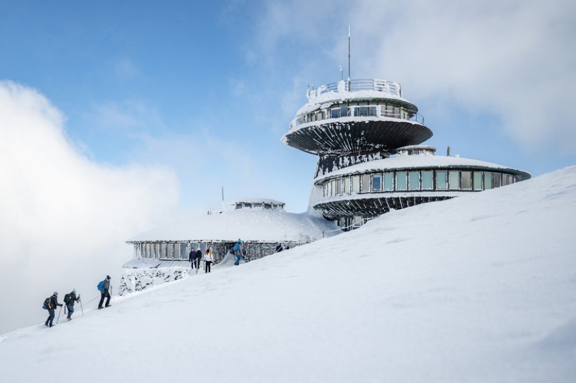 Sněžku zasáhl vítr o síle orkánu, měl přes 128 km/h, horní úsek lanovky nejede
