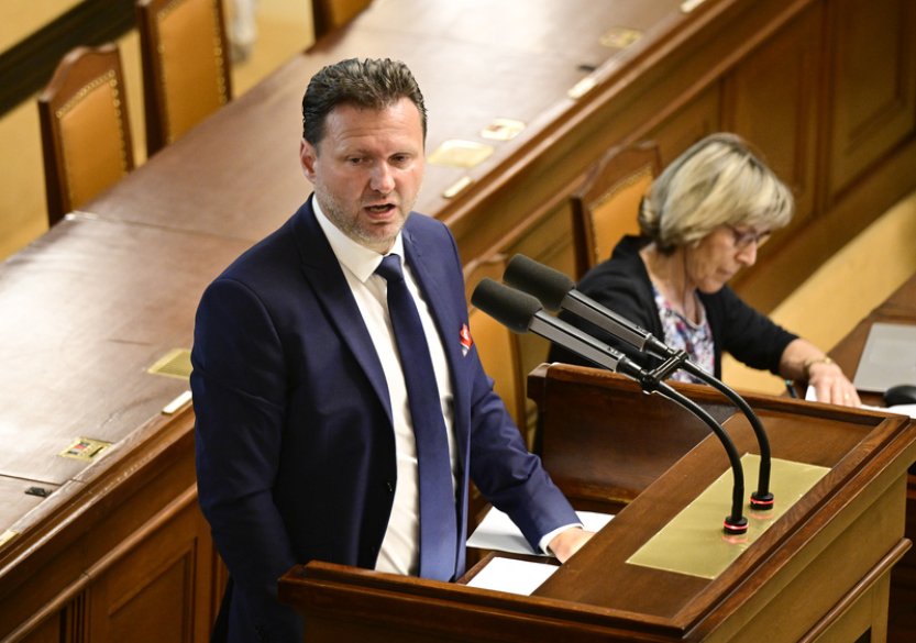 Část poslanců mluví o nutnosti kompromisu pro ukončení ruské války na Ukrajině