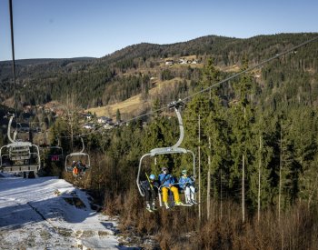 Vlekaři v Krkonoších a v Orlických horách díky mrazům otevírají další sjezdovky