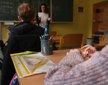 Inspekce: Ve školách přibylo agrese vůči spolužákům, problém je též záškoláctví