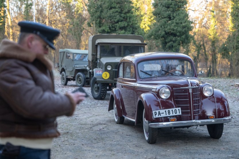 Jízda historických vozů připomněla 84.výročí seskoku parašutistů do protektorátu