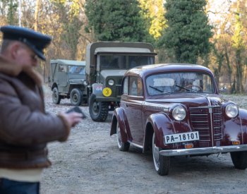 Jízda historických vozů připomněla 84.výročí seskoku parašutistů do protektorátu