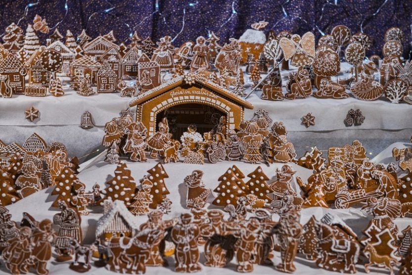 Kostel v brněnských Židenicích vystavuje perníkový betlém, upekli jej věřící