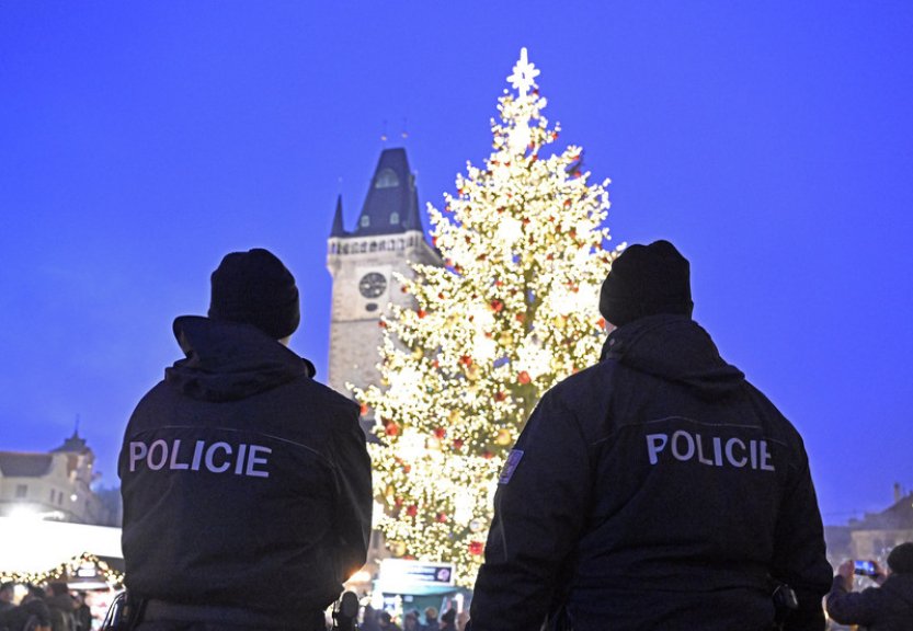 Pražští záchranáři o silvestru posílí služby, v centru budou i stovky policistů