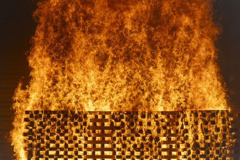 Při hašení požáru sauny na Českokrumlovsku se zranilo pět hasičů