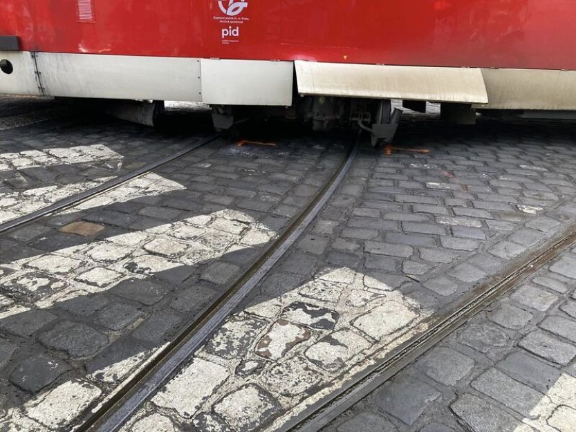 V Praze na sídlišti Barrandov se srazily dvě tramvaje, zřejmě bez zraněných