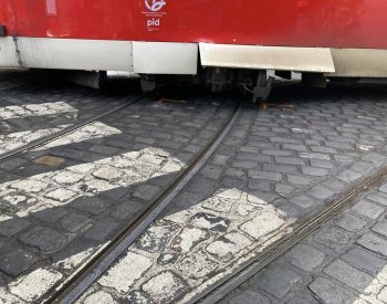 V Praze na sídlišti Barrandov se srazily dvě tramvaje, zřejmě bez zraněných