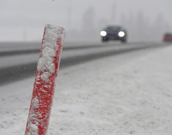 Na silnicích se dnes ráno místy tvoří sněhové jazyky