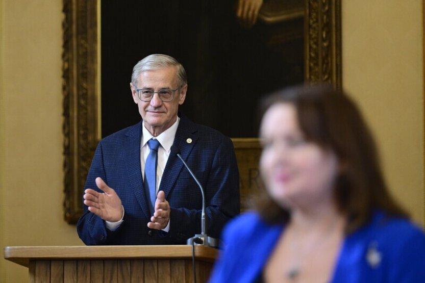 Vláda v pondělí projedná návrh jmenování deseti rektorů veřejných vysokých škol