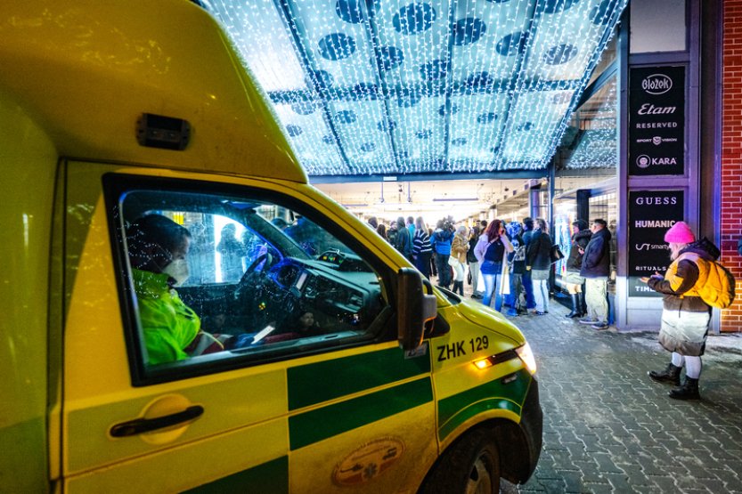 Útočník v obchodním centru v Hradci Králové v pátek použil obušek a sekáček