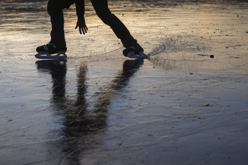 Pod bruslařem na Znojemsku se zřejmě probořil led, našli jej mrtvého