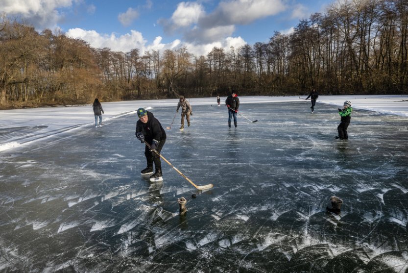 Experti varují, aby lidé na zamrzlé řeky vstupovali jen při tloušťce ledu 10 cm