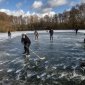 Experti varují, aby lidé na zamrzlé řeky vstupovali jen při tloušťce ledu 10 cm