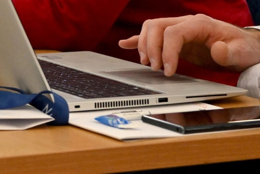 NS: Uchovávání dat o elektronické komunikaci v ČR porušuje právo EU