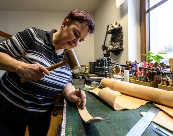 Opasky z dílny živnostnice z Ústecka má v šatníku i prezident Pavel