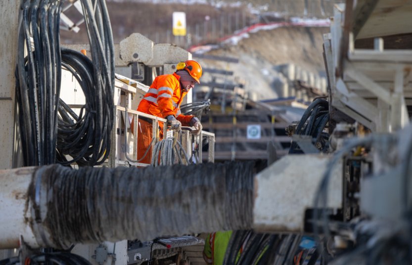 Lidé pracující venku mají v mrazu častější přestávky, dostávají teplé nápoje