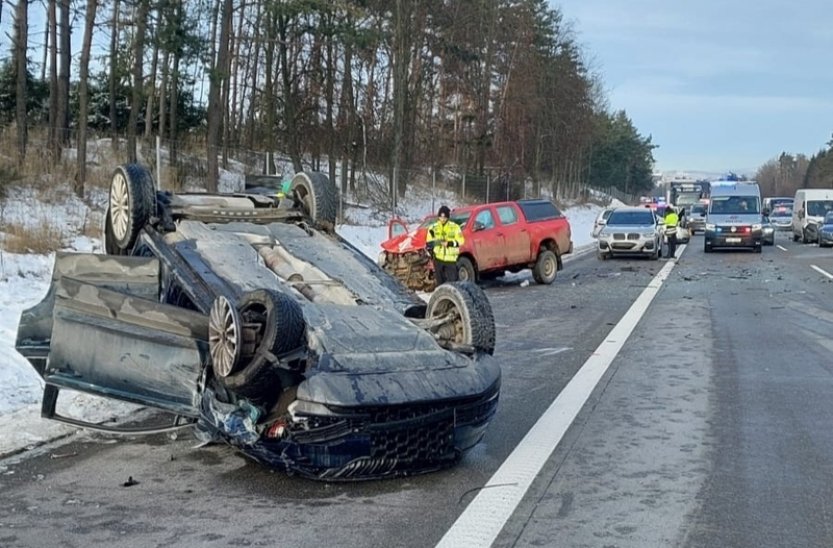 D1 na Brno je po nehodách na 153. km znovu průjezdná, směr Praha tam stojí