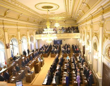 Poslanci budou jednat o důvěře Babišově vládě, hlasování bude asi ve středu