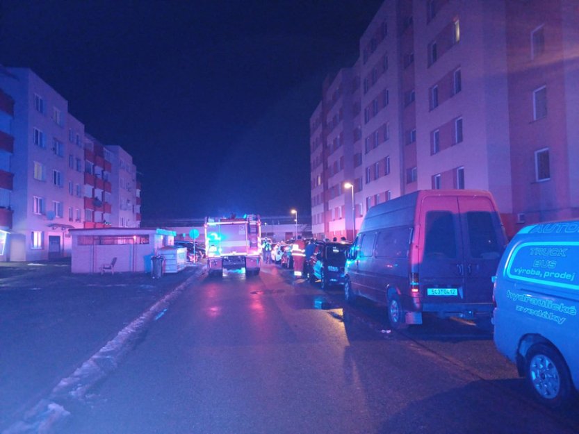 Při požáru bytu v Č.Budějovicích jeden mrtvý,popálená žena a tři nadýchaní kouře