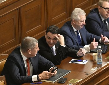 Sněmovna bude třetím dnem pokračovat v debatě k důvěře v Babišovu vládu